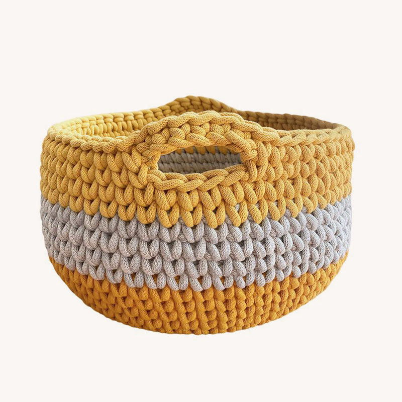 Gehäkelter Jumbokorb in den Farben mustard, light denim und honey - freigestellt