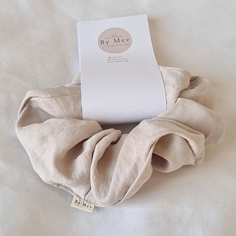 XL-Scrunchy aus weicher Viskose in der Farbe Sand