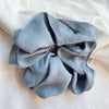 XL-Scrunchy in der Farbe Indigo