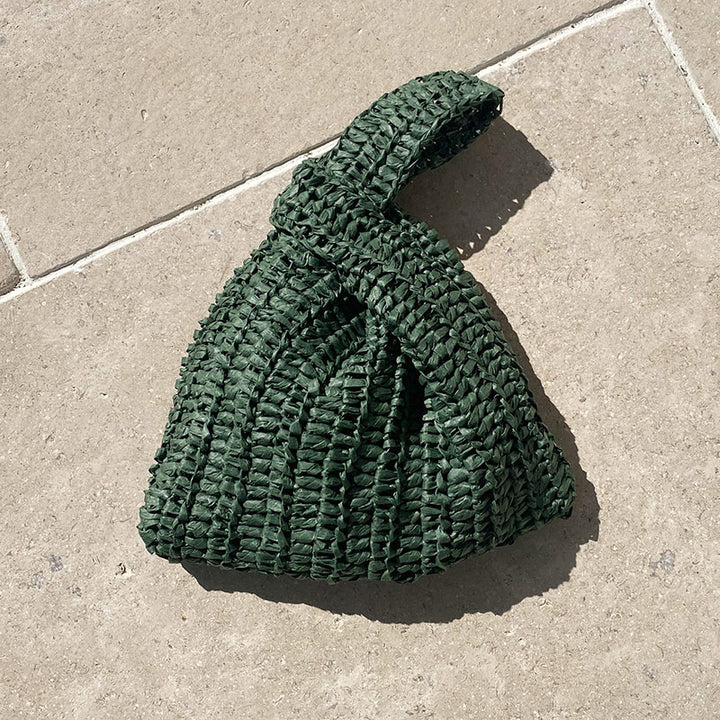 Kleine Knotentasche aus Raffia in olivgrün